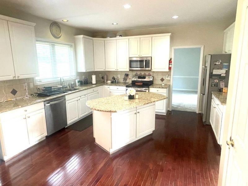 334 Glensford Drive, Springdale, OH 45246 Photo 2