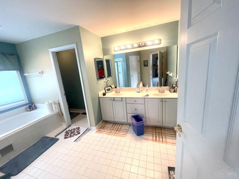 334 Glensford Drive, Springdale, OH 45246 Photo 21
