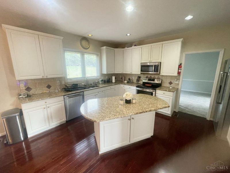 334 Glensford Drive, Springdale, OH 45246 Photo 4