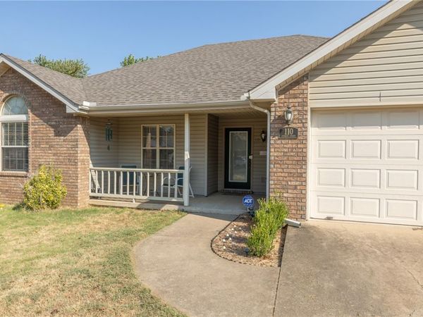 110 Cypress Street , Centerton, AR 72719