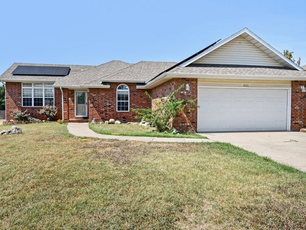 605 W Chandler Drive, Willard, MO 65781