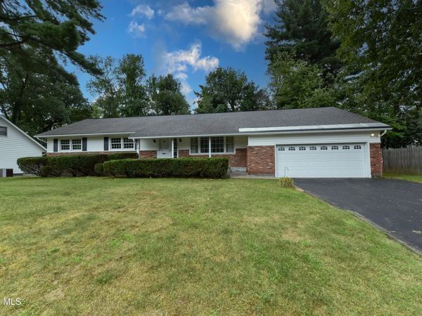 12 Arnold Drive, Clifton Park, NY 12065
