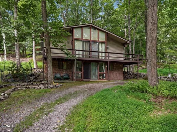 2130 Fawn Lane, Bushkill, PA 18324