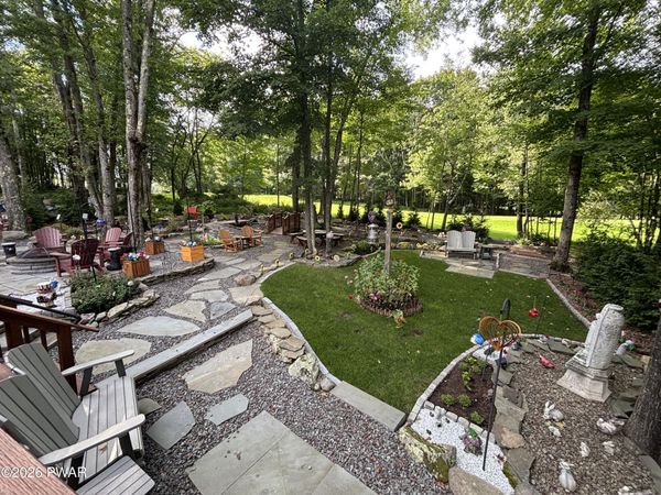 221 S Fairway Drive, Lake Ariel, PA 18436