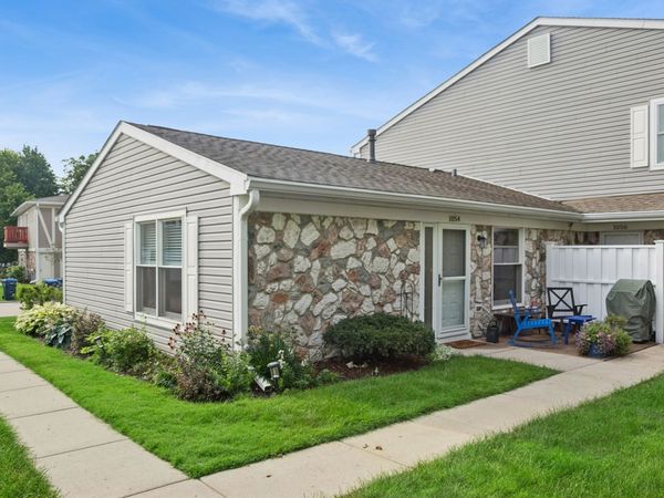 1054 Brunswick Harbor , Schaumburg, IL 60193
