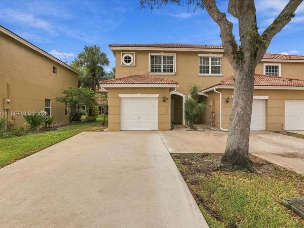 306 SW 120th Ave, Pembroke Pines, FL 33025
