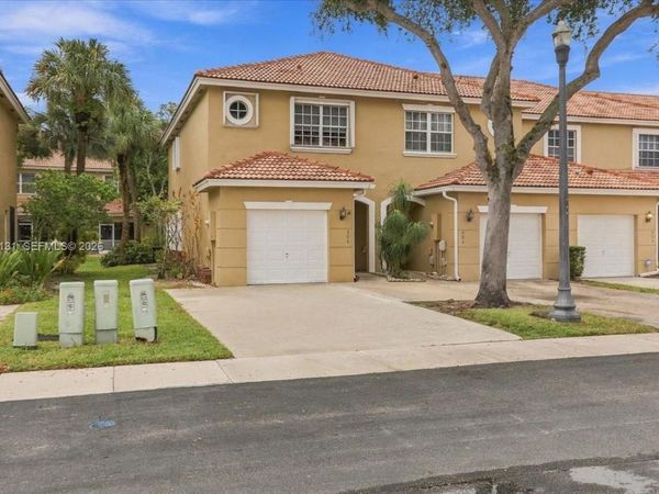 306 SW 120th Ave, Pembroke Pines, FL 33025