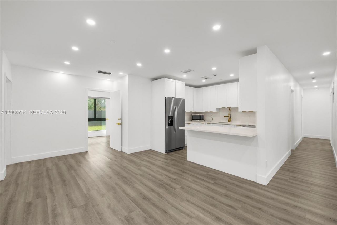 8253 W 14th Ct, Hialeah, FL 33014 Photo