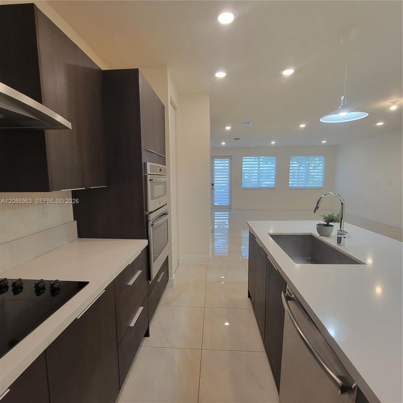 10275 NW 66th St, Doral, FL 33178 Photo