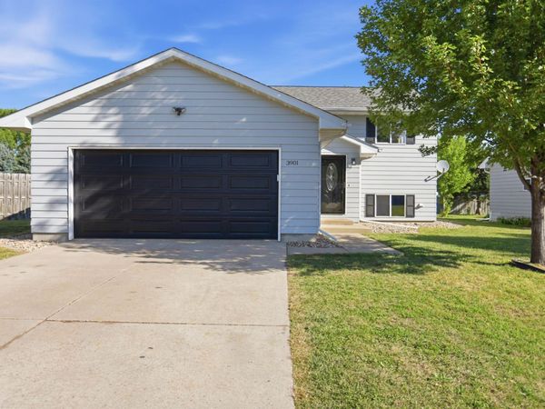 3901 N Pennsylvania Ave, Sioux Falls, SD 57107