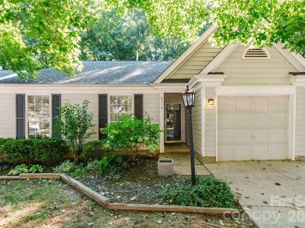 8514 Lockerbie Lane , Charlotte, NC 28215