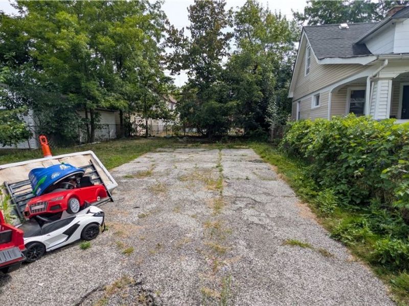4015 E 142nd Street, Cleveland, OH 44128 Photo 3
