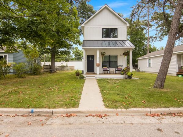 325 Hamilton Street, Traverse City, MI 49686