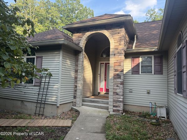 124 Debbie Drive, Drums, PA 18222