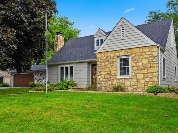 902 W Washington Street , Oregon, IL 61061