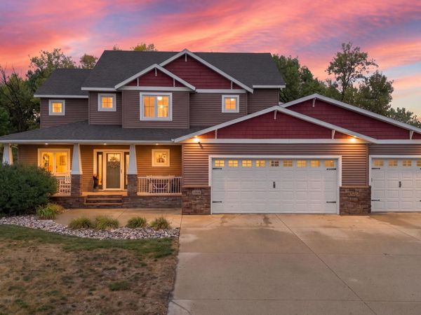 1944 53rd Avenue N, Moorhead, MN 56560