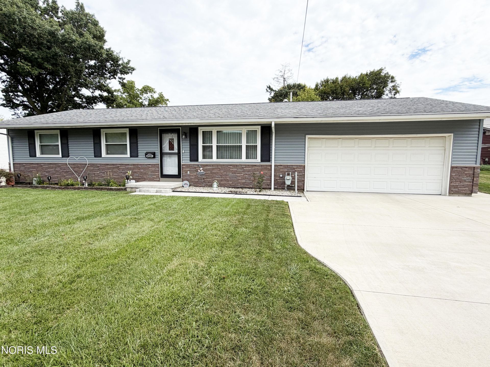 1004 Leonard Court, Fostoria, OH 44830 Main Photo