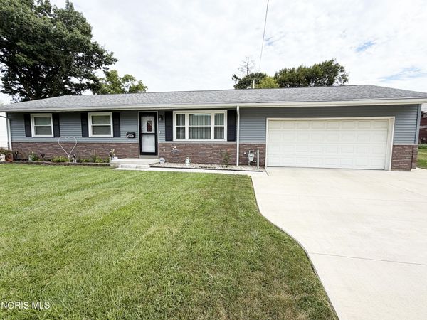 1004 Leonard Court, Fostoria, OH 44830