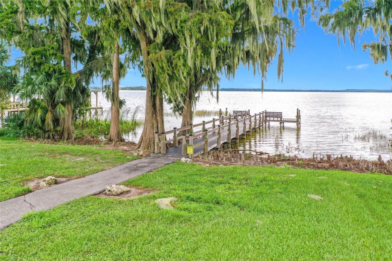 5693 Gulf Stream Street, Tavares, FL 32778 Photo