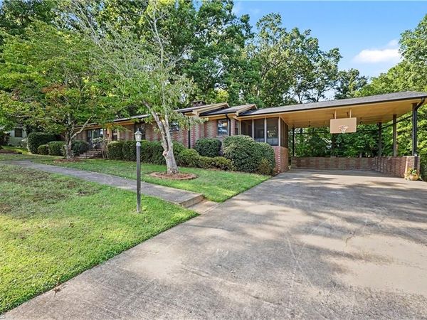 10 Welloske Drive, Thomasville, NC 27360