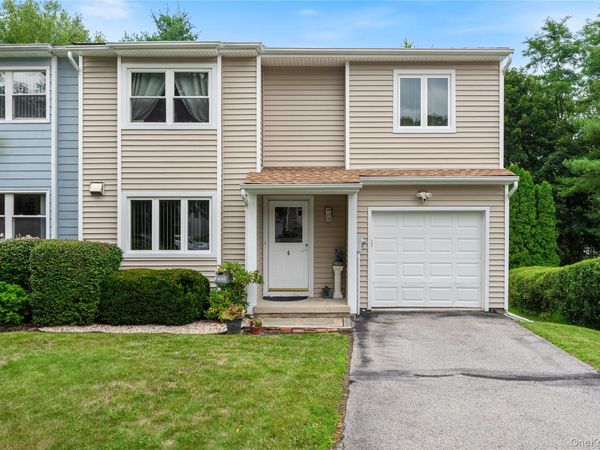 6 Hamlet Court , Wappingers Falls, NY 12590