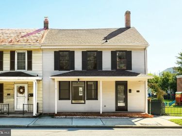 11 LINCOLN WAY E, NEW OXFORD, PA 17350