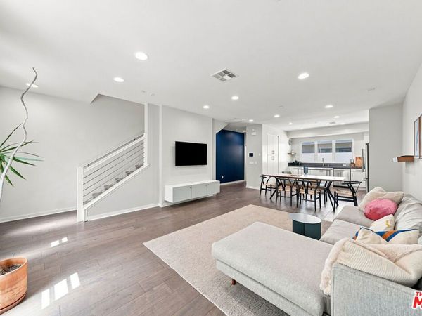 2928 Rowena Avenue, Unit 3, Los Angeles, CA 90039