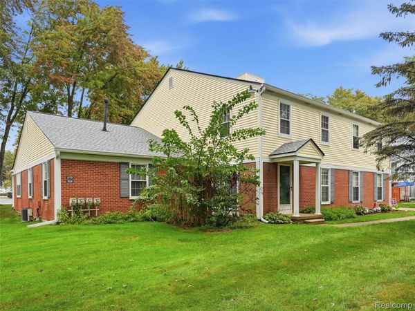 24763 Meadow Creek Drive , Harrison Township, Mi 48045