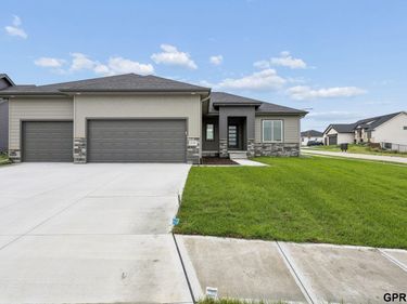 21151 Jessie Avenue, Elkhorn, NE 68022