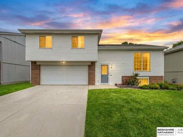 11118 Mary Street, Omaha, NE 68164
