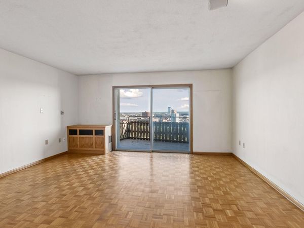 400 Groveland Avenue, Unit 1912, Minneapolis, MN 55403