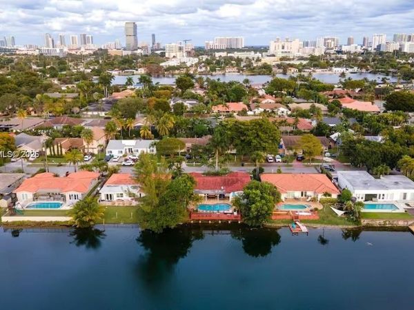 21250 NE 23rd Ave , Miami, FL 33180