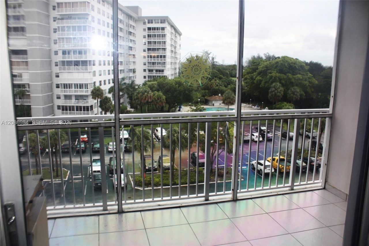 4200 Hillcrest Dr, Unit 618, Hollywood, FL 33021 Photo