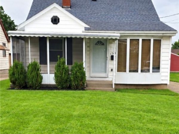 509 Sexton Street , Struthers, OH 44471