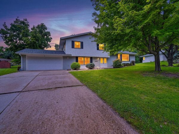 12725 Cardinal Crest DRIVE, Brookfield, WI 53005
