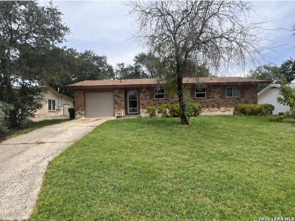 131 Bluebonnet Dr, Kenedy, TX 78119