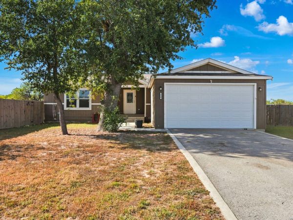 214 CORDELL CREEK DR, Seguin, TX 78155