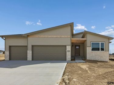 21156 Hartman Avenue, Elkhorn, NE 68022