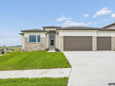21156 Hartman Avenue, Elkhorn, NE 68022