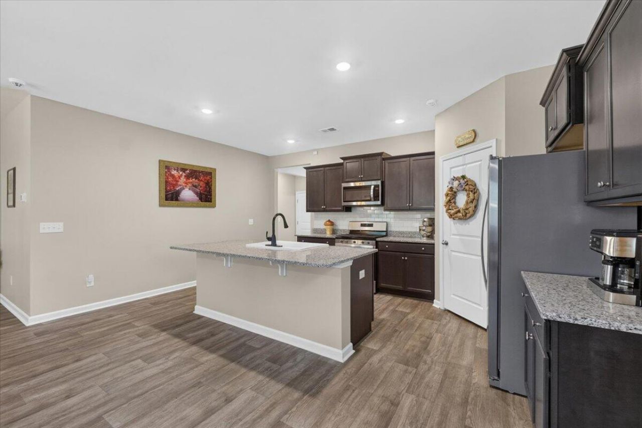 373 Azore Way Photo 10
