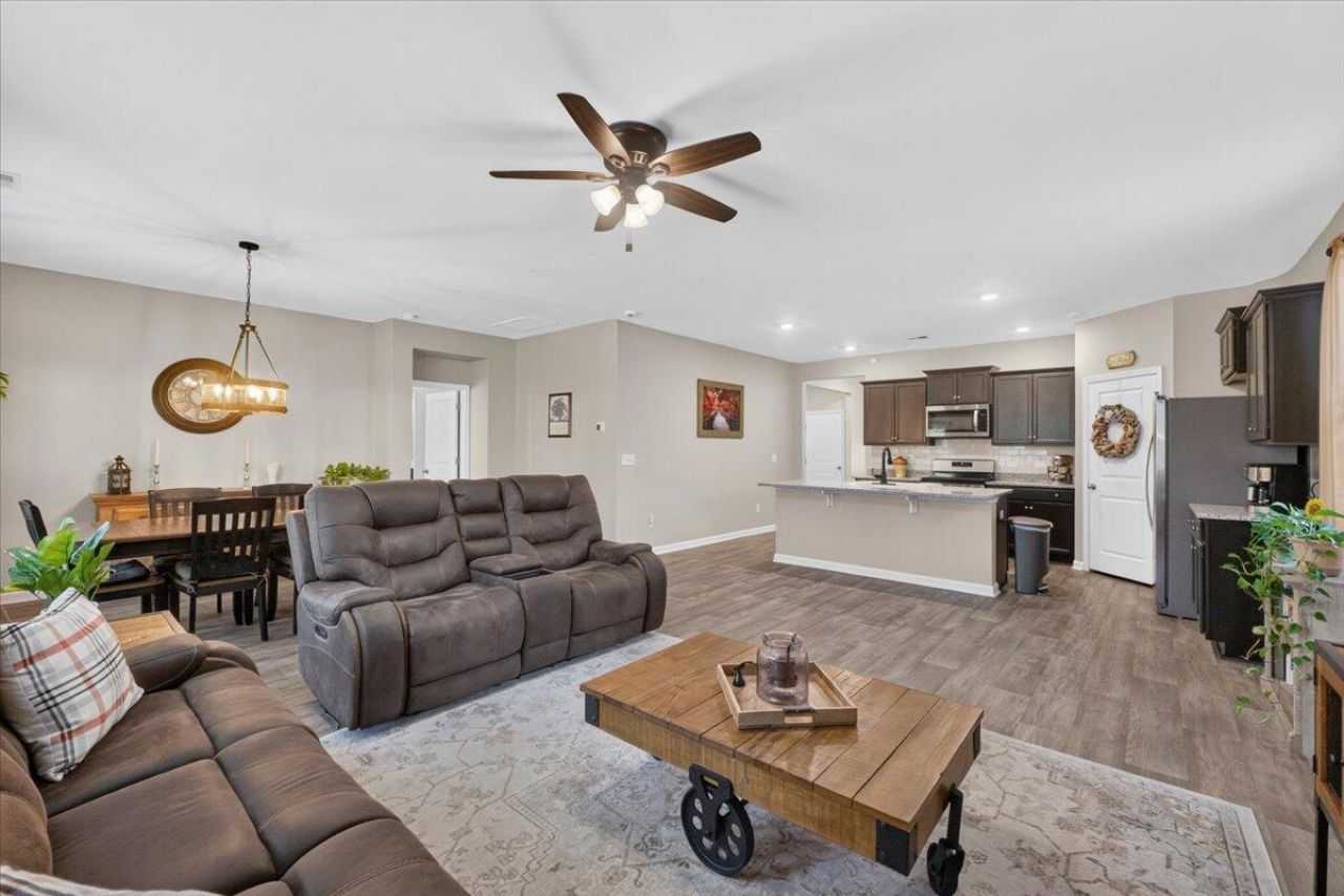 373 Azore Way Photo 18