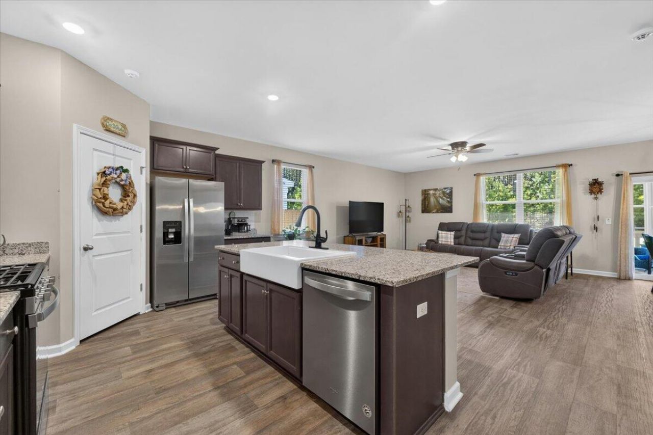 373 Azore Way Photo 8