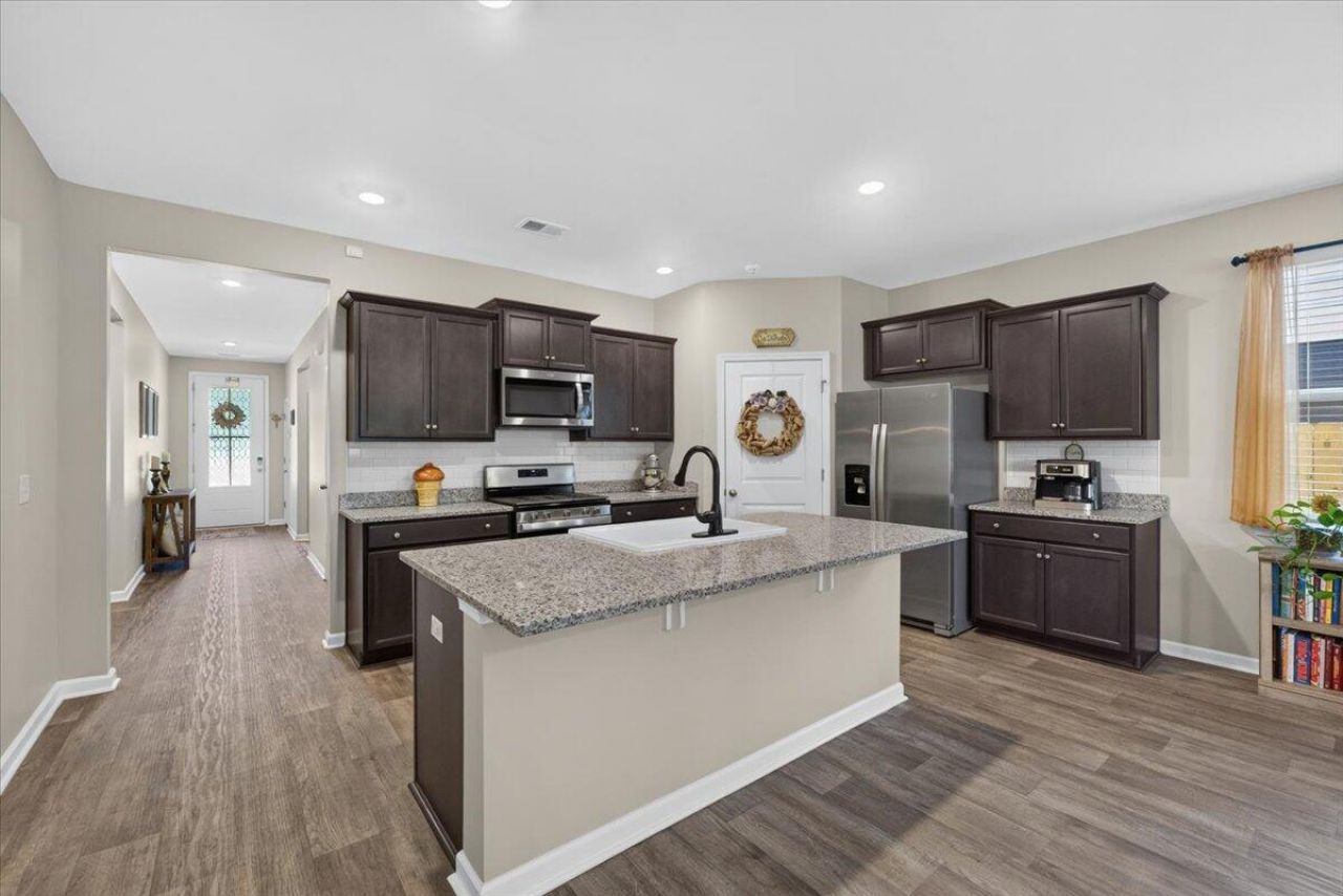 373 Azore Way Photo 9
