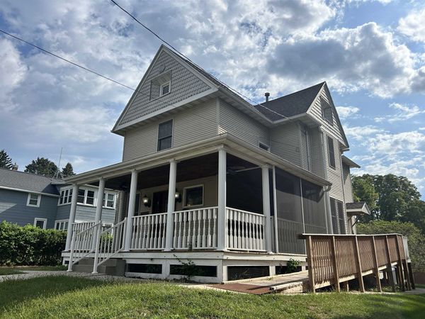 82 Alpine Street, Dubuque, IA 52001