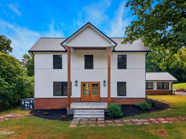 145 W Meeting Street , Dandridge, TN 37725
