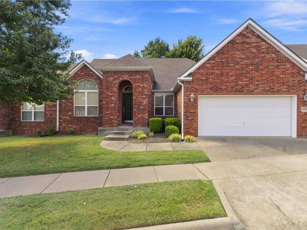 4175 N Meadow View Drive, Fayetteville, AR 72703