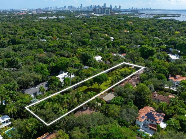 3940 Douglas Rd, Miami, FL 33133