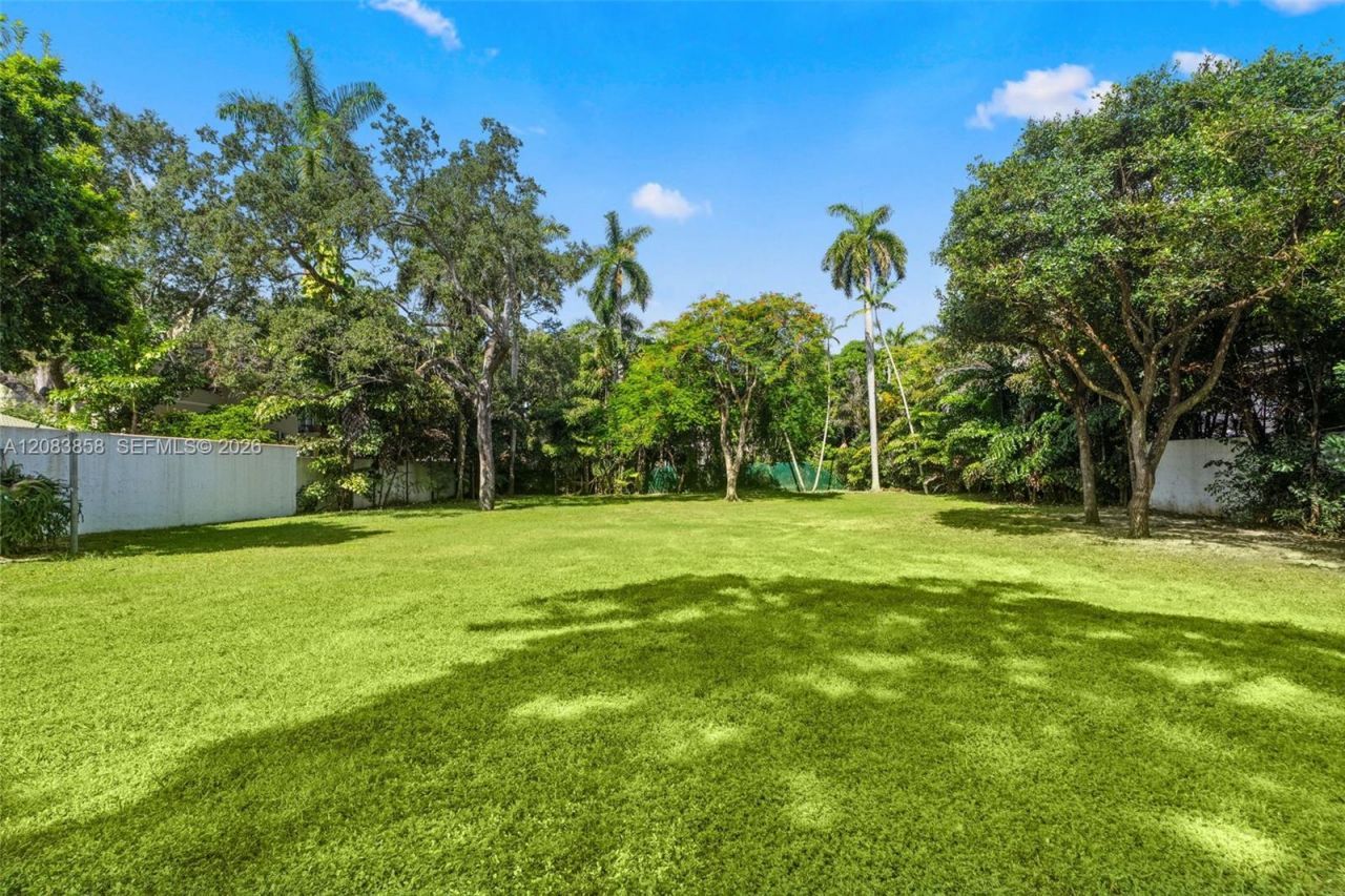 3940 Douglas Rd, Miami, FL 33133 Photo