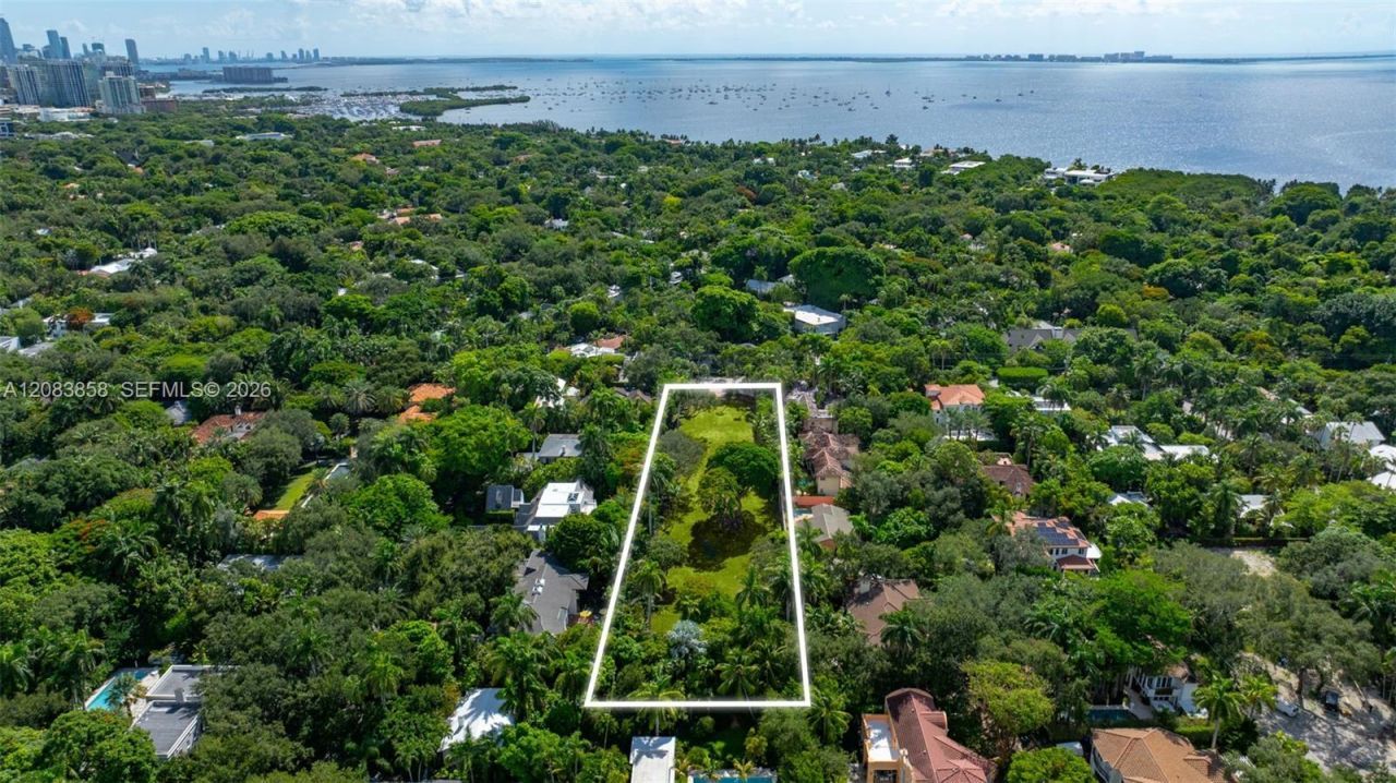 3940 Douglas Rd, Miami, FL 33133 Photo
