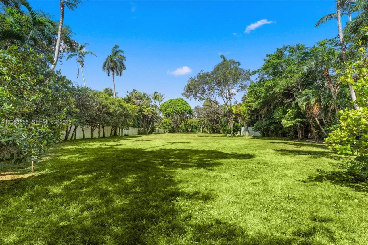 3940 Douglas Rd, Miami, FL 33133 Photo